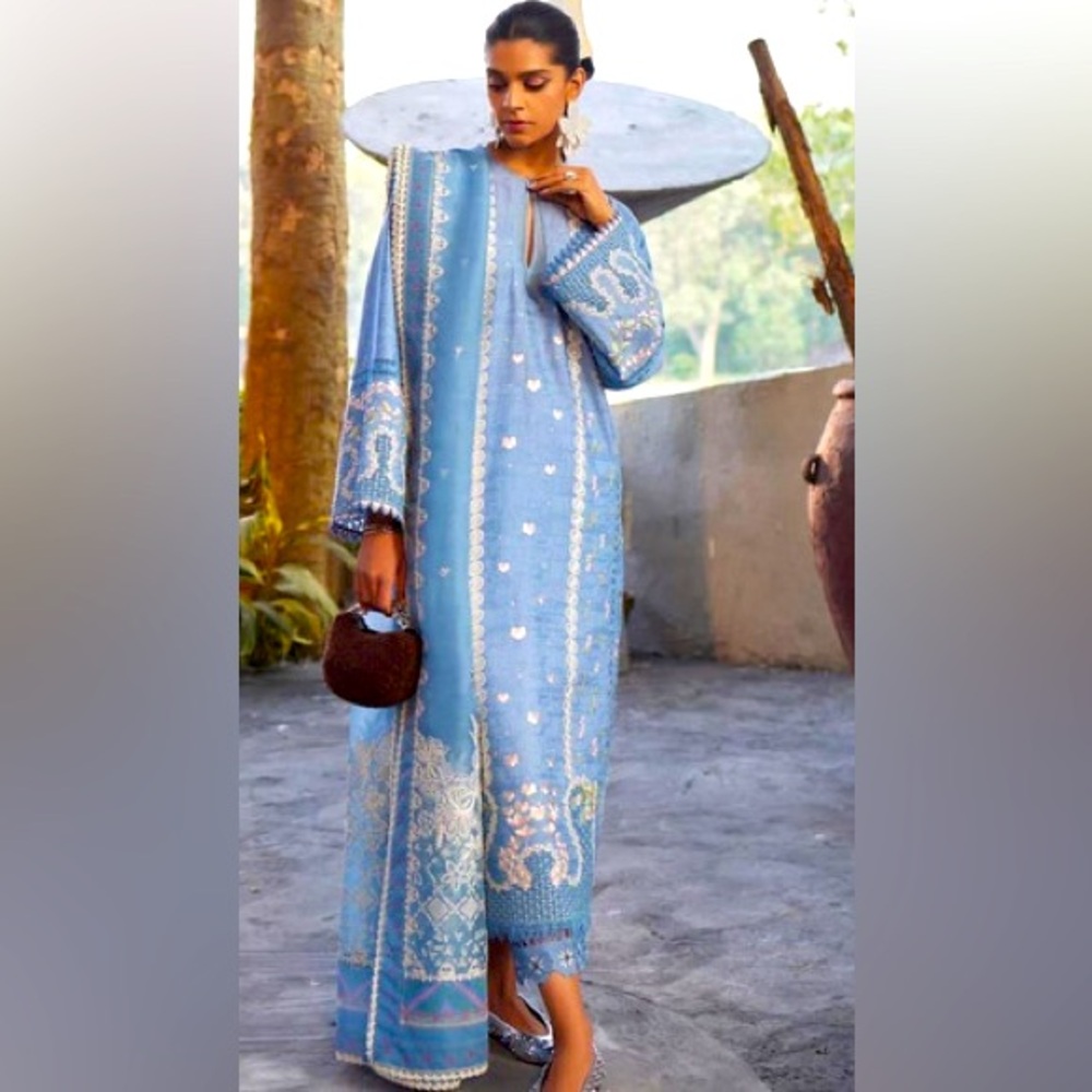 Suffuse three piece